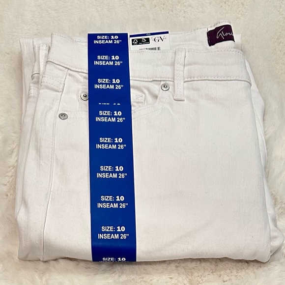 Gloria Vanderbilt Ladies' Cuffed Boyfriend Jean, Size10, Inseam 26 - Picture 11 of 11